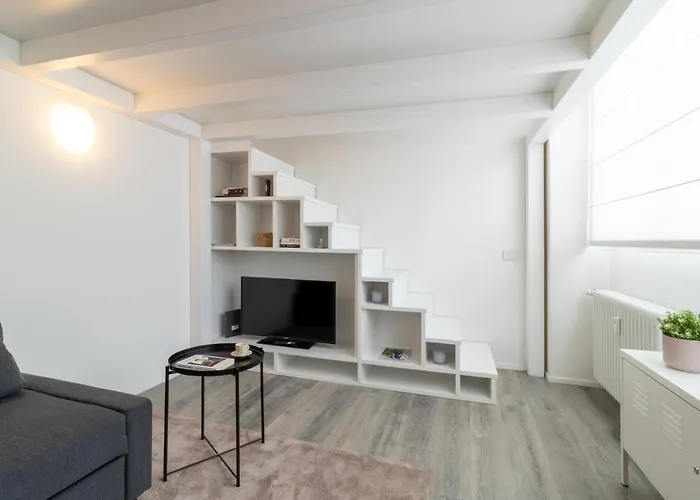 Navigli - Chic And Sophisticated Home In Milan